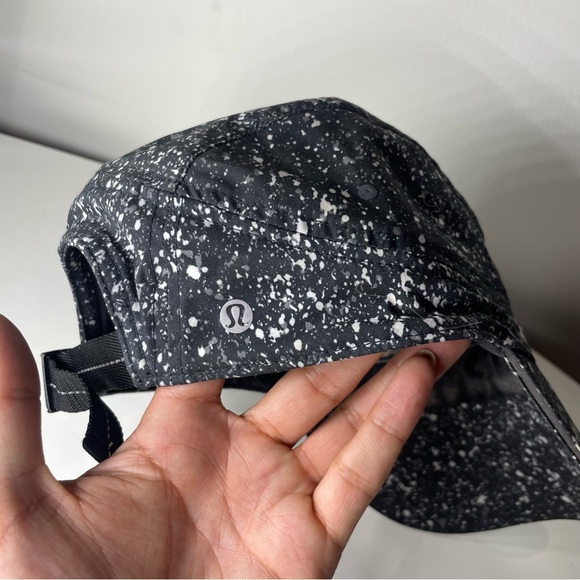 Lululemon Athletica Black and White Patterned Cap - Picture 2 of 4